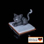 Figur – Katze auf Buch – 3D-Druck in Germany