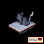 Figur – Katze auf Buch – 3D-Druck in Germany