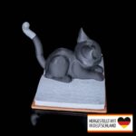 Figur – Katze auf Buch – 3D-Druck in Germany