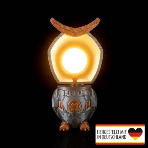 Frontansicht der Mecha Eule Kinderzimmerlampe mit warmweißem Licht