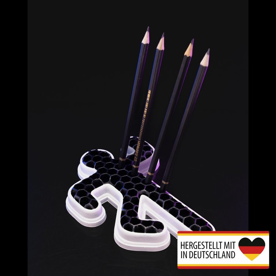 Stiftehalter in Leichenform auf dem Schreibtisch