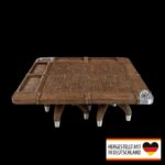 Spieltisch der hölzernen Taverne - Dein gemütlicher Spieleabend-Begleiter